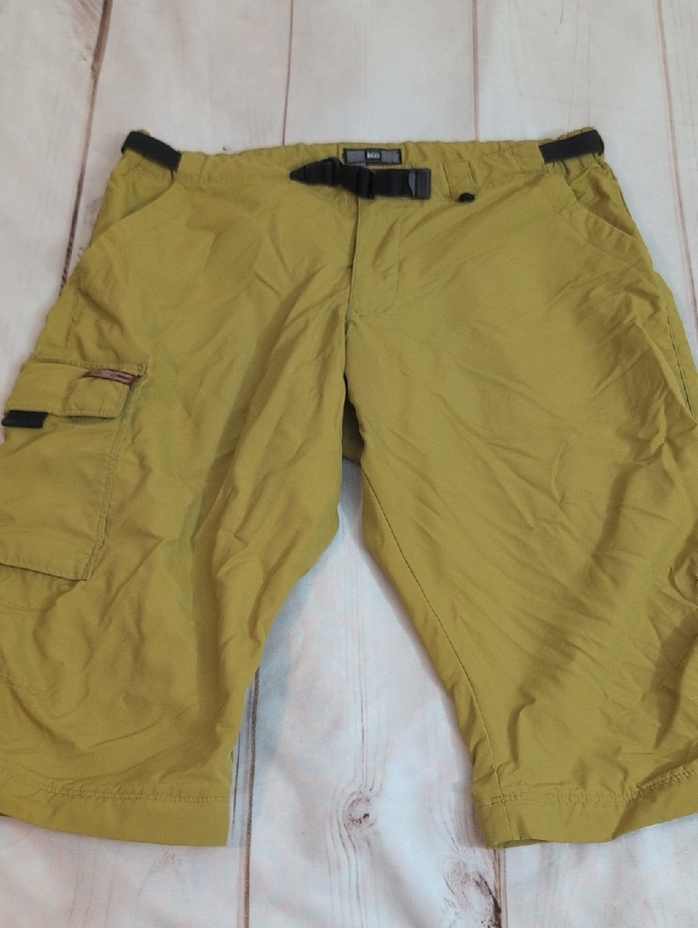 Rei Bermuda Shorts size Womens Small Beautiful Green Hiking Cargo